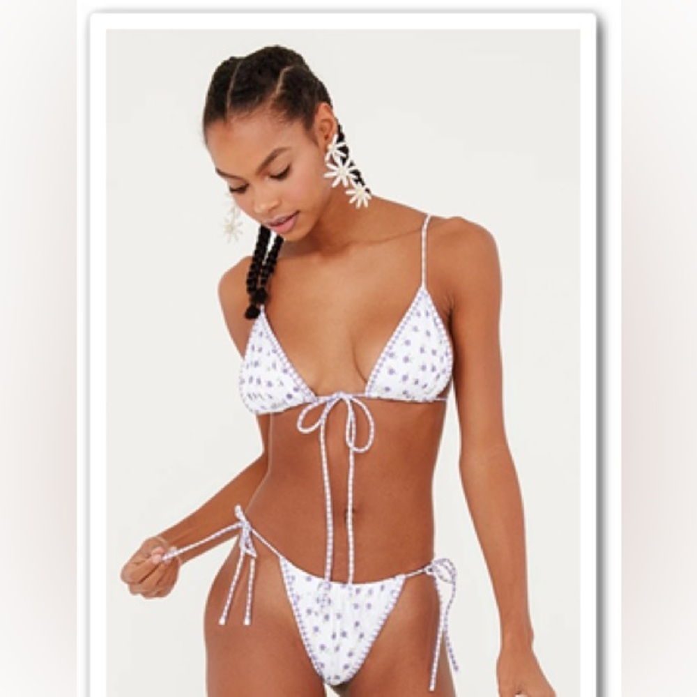 FOR LOVE & LEMONS - White and Purple Floral Bikini Bella Hadid - Picture 6 of 8